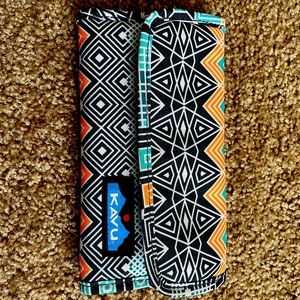 Kavu wallet w/ 6 card slots